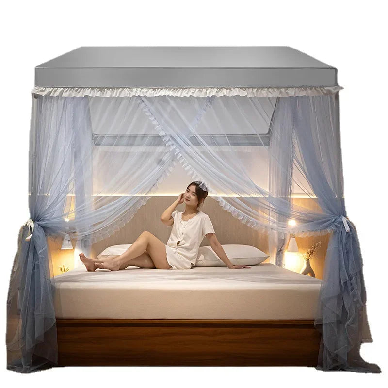 grand ciel de lit cabane gris