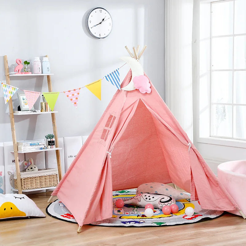 tipi enfant rose polyvalent sur tapis rond dans la chambre