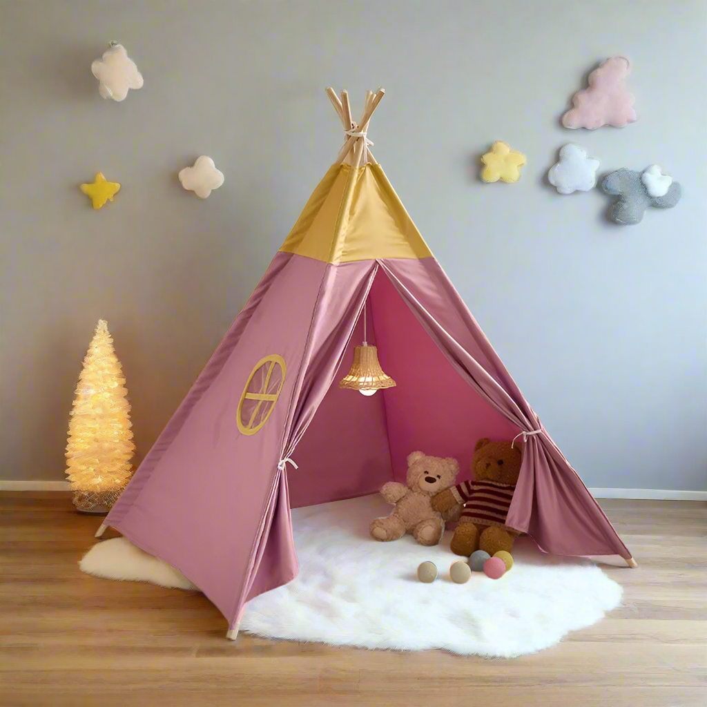 tipi pour enfant violet et jaune sur tapis a fourure