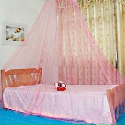 Ciel de lit en maille rose qui protège