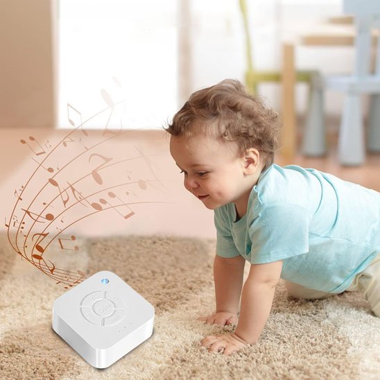 bebe joue avec veilleuse bruit blanc dodozen