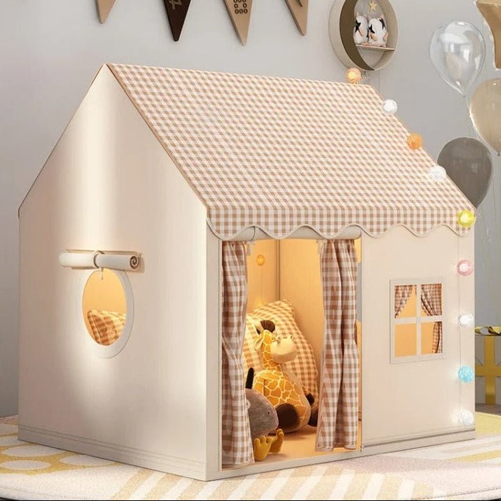 cabane enfant - tente enfant beige avec guirlandes et décorations | CabanePliante™ - Mon Univers Enfant