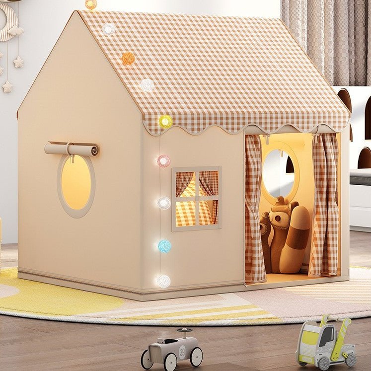 cabane enfant - tente enfant beige avec guirlandes et décorations | CabanePliante™ - Mon Univers Enfant