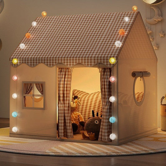cabane enfant - tente enfant beige avec guirlandes et décorations | CabanePliante™ - Mon Univers Enfant
