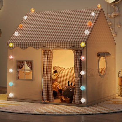 cabane enfant tente enfant d'interieure beige cabanepliante avec guirlande