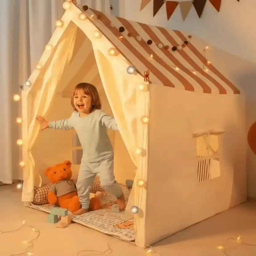 tente enfant cyan avec tapis et décorations | MagicNest™