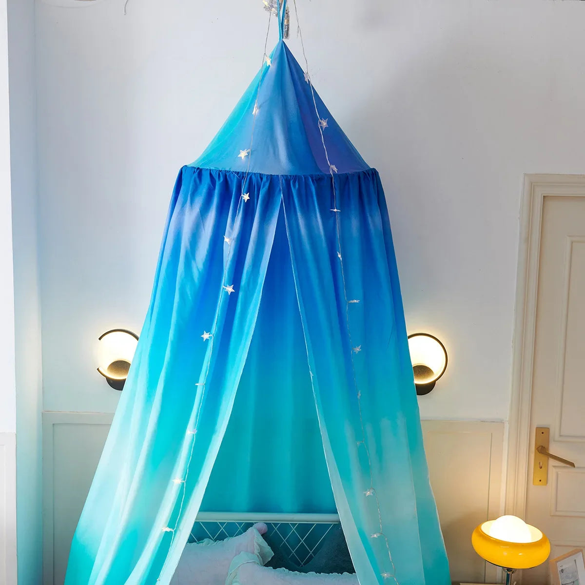 ciel de lit bleu dome