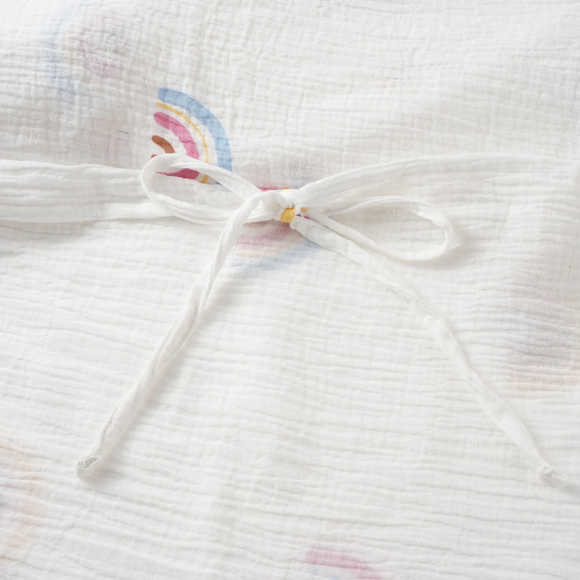 ciel-de-lit-cabane-blanc-mousseline-de-coton-attache