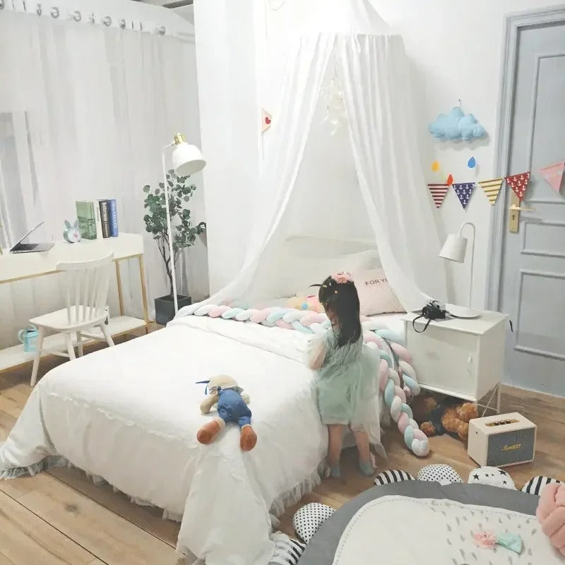 Le ciel de lit enfant blanc kidsdom sur lit