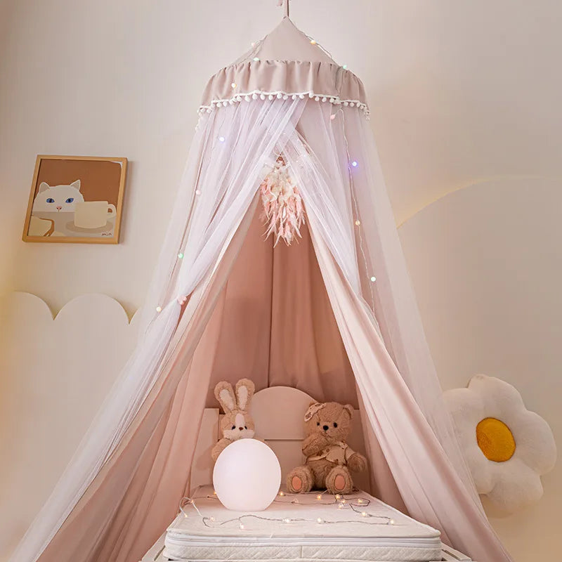 ciel de lit princesse rose poudre en dome muerani sur lit