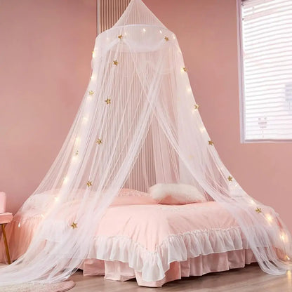 ciel de lit rose poudre BedSkyNet sur grand lit