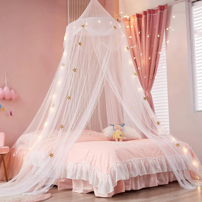 ciel de lit rose poudre BedSkyNet sur grand lit