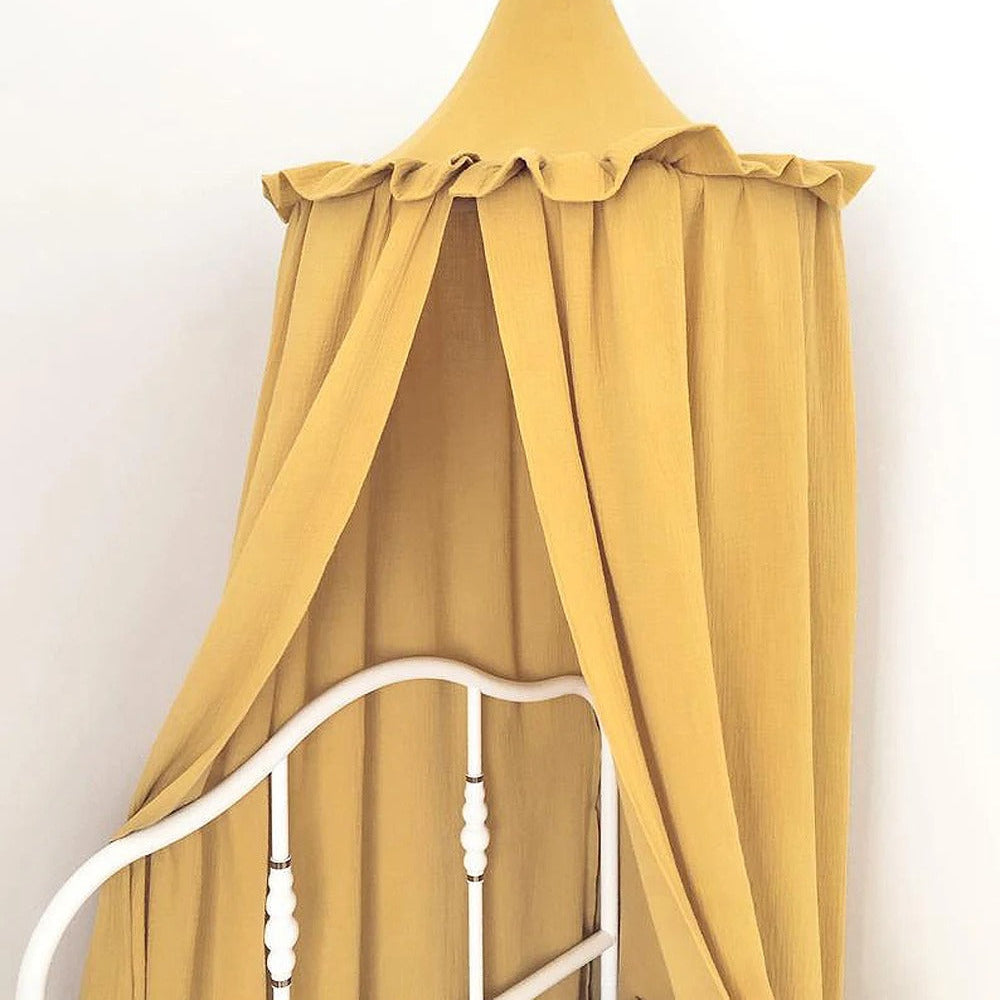 ciel de lit mousseline coton or sur lit
