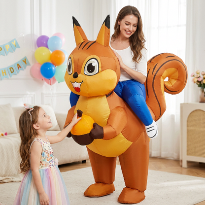 Costume écureuil lors d’un anniversaire avec un enfant