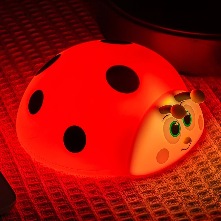 douce lumiere avec veilleuse coccinelle