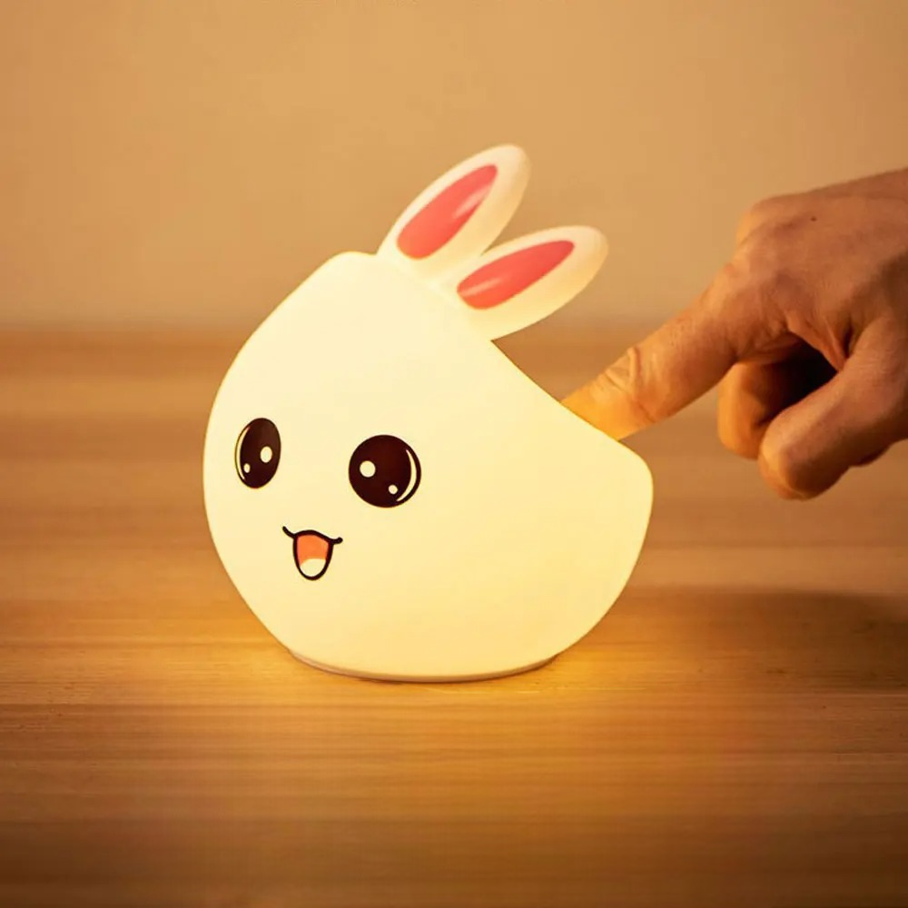 douceur et securite de veilleuse enfant lapin