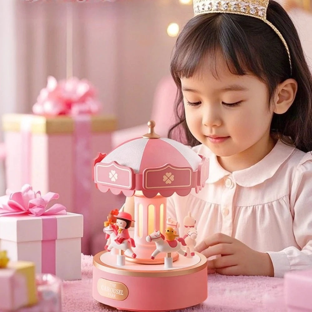enfant avec boite a musique rechargeable carousselson park rose