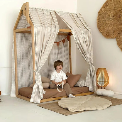 enfant dans ciel de lit cabane MueCare