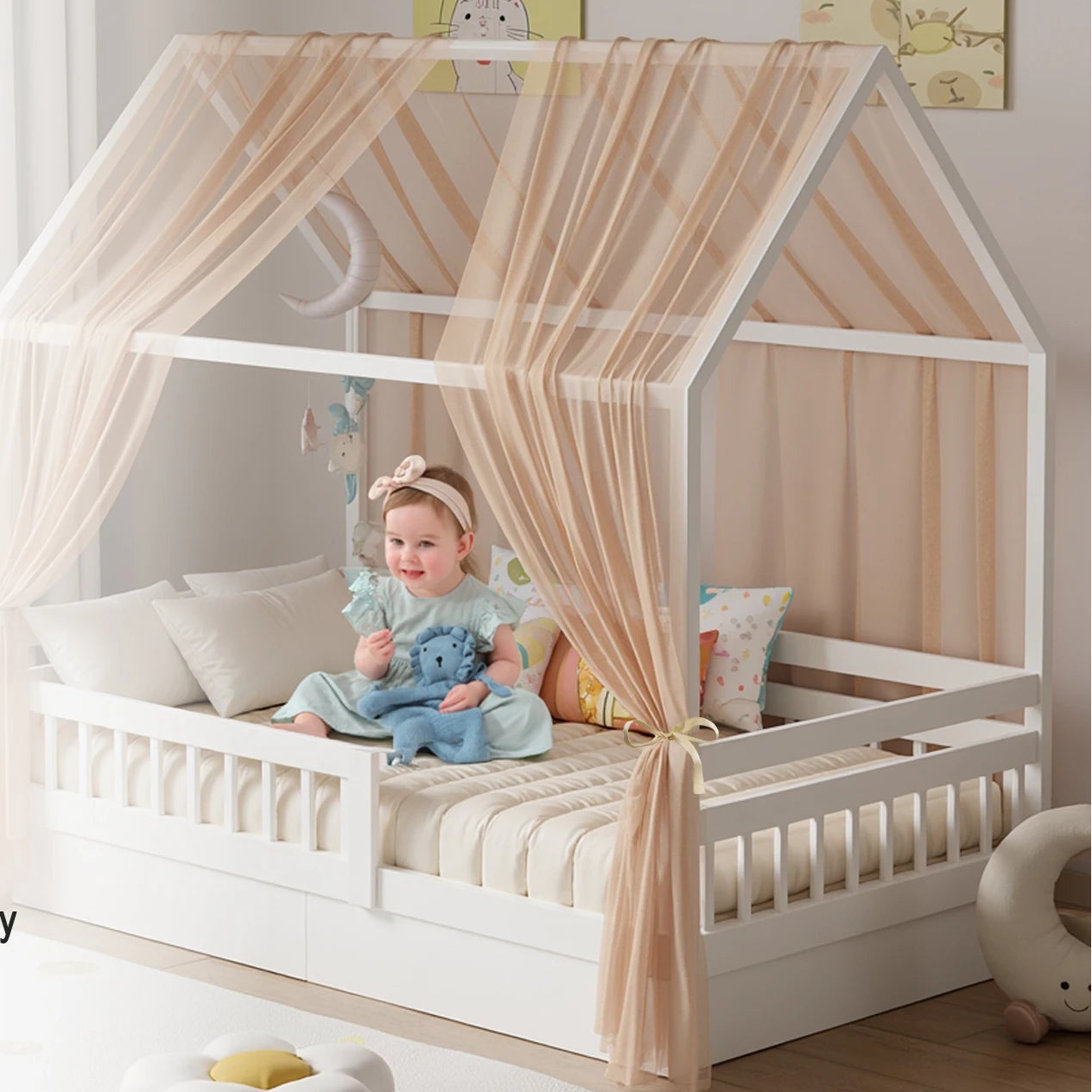 enfant dans son ciel de lit cabane respirant auventcare brun caramel