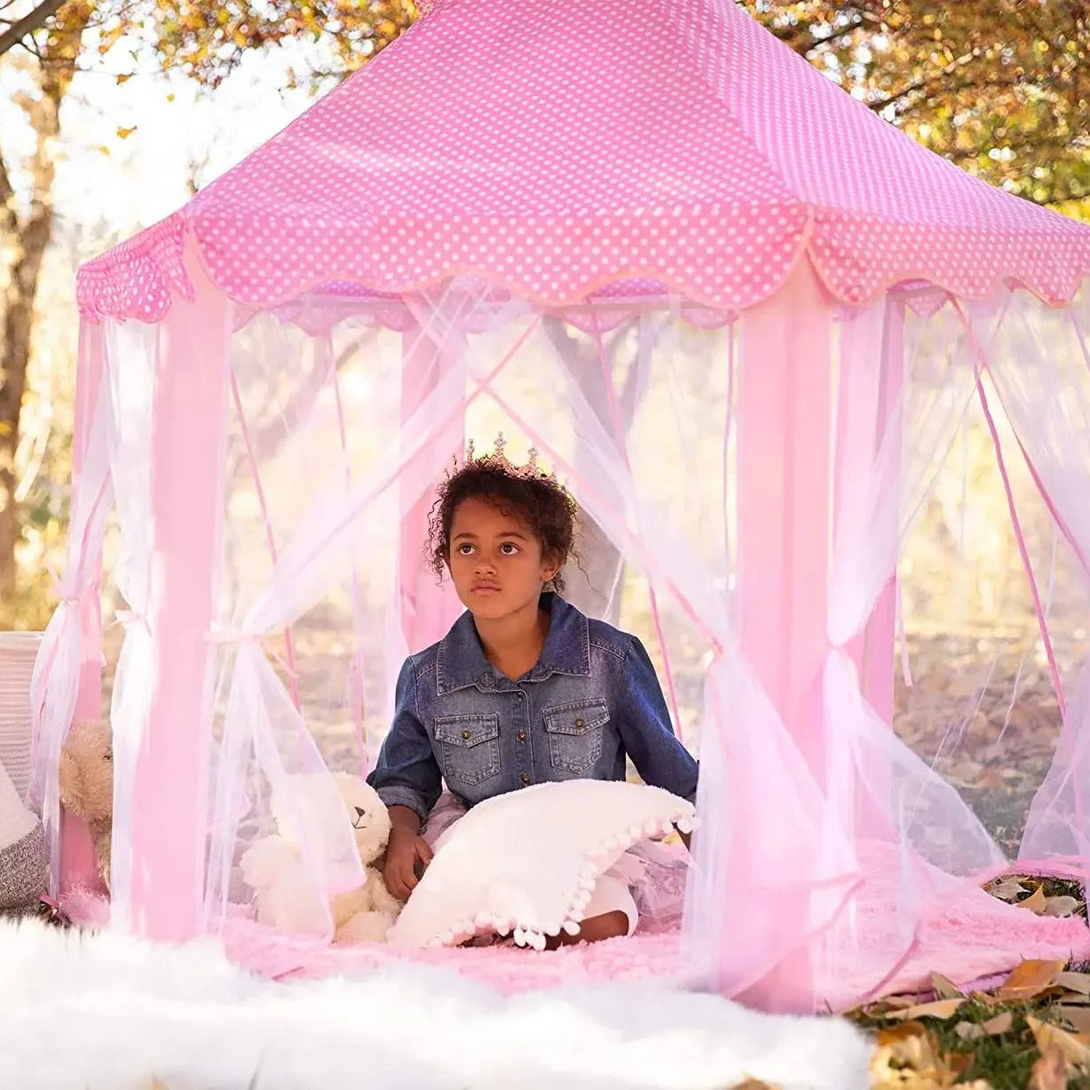 enfant dans tente rose TentePrincesse