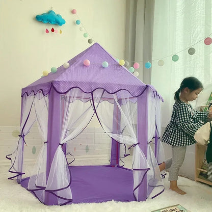 enfant dans une chambre avec tente violette PrincessHouse 