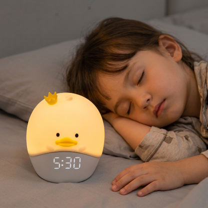 Enfant endormi près de le reveil veilleuse canard aniclock