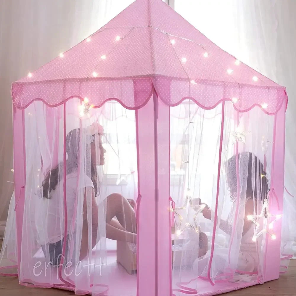 enfant et maman dans Tente Princesse rose