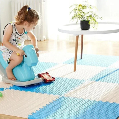 enfant joue sur tapis puzzle sensorimat