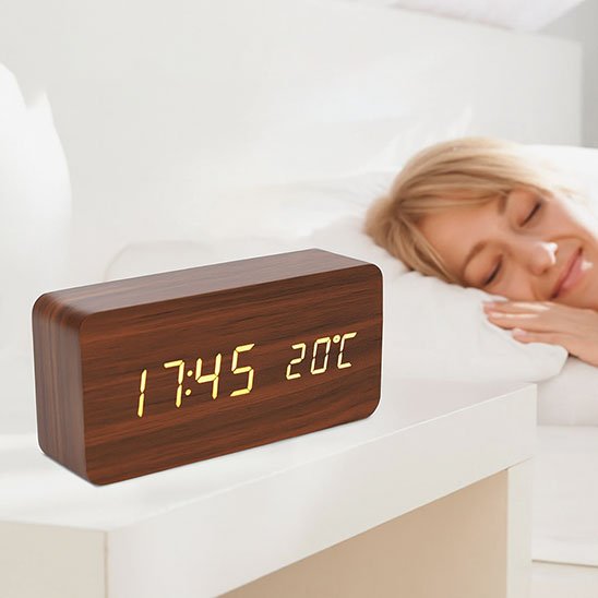 joli réveil numérique precislight en bois