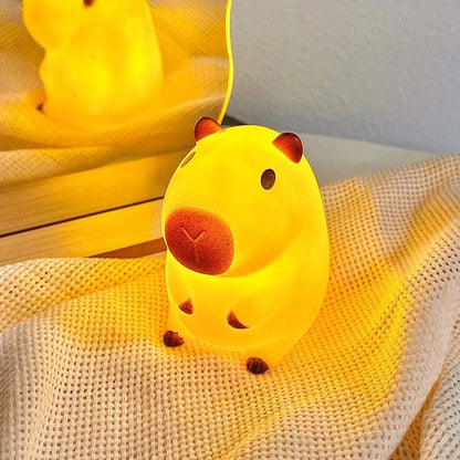 lampe capybara assis serein - mini veilleuse lumineuse 8,5 cm pour enfant - MUE - Mon Univers Enfant