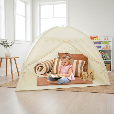 Lecture dans la tente de jeu enfant maison de jeu princesse playhouse beige