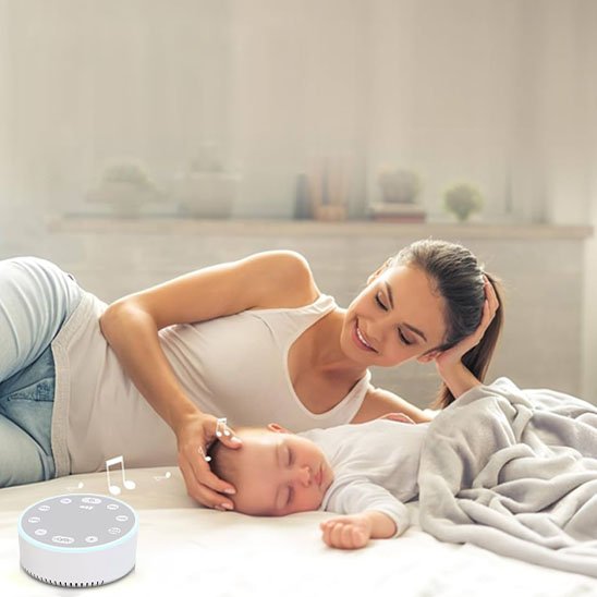 maman calme le bebe avec veilleuse bruit blanc sleepzen