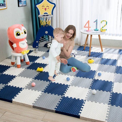maman et enfant jouent sur son tapis puzzle multicolor sensorimat