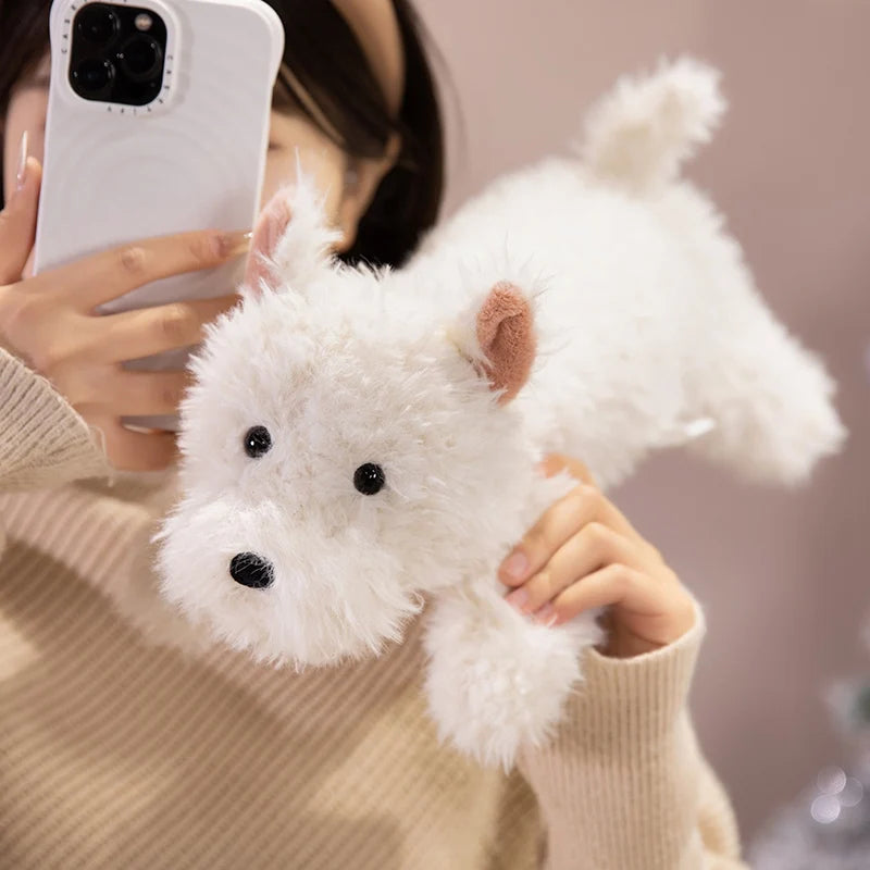 peluche chien réaliste muecalinou dans les bras