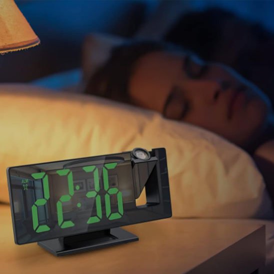 radio réveil projecteur zennuit noir vert dans chambre