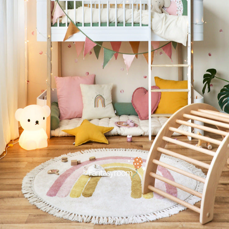 tapis arc en ciel bande rose dans chambre enfant