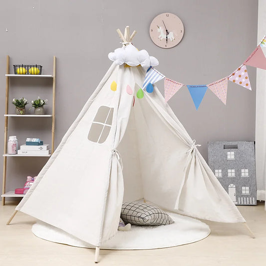 tipi enfant blanc avec guirlande au salon