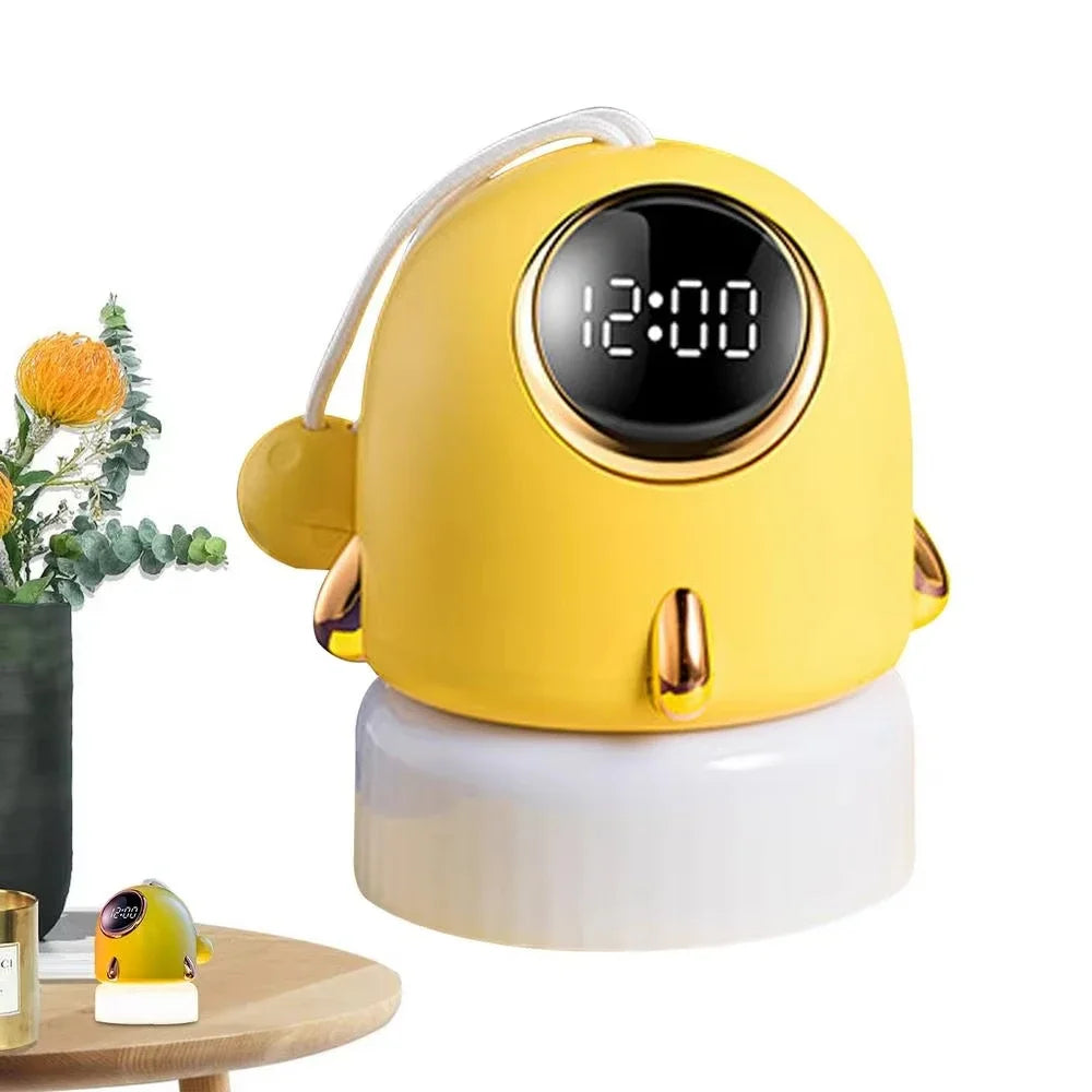 veilleuse fusée rechargeable avec réveil pour enfant rocketclock sur la table